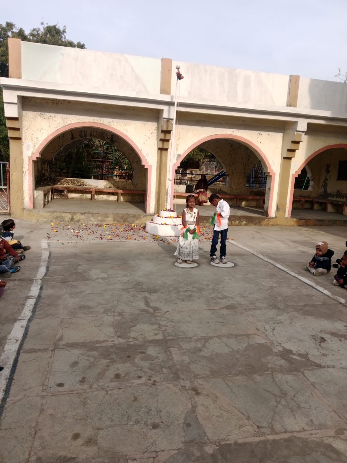 શ્રી રામજી ઠાકરશી ચેરિટી ટ્રસ્ટ સંચાલિત બાલમંદિર દ્વારકામાં નાના ભૂલકા ના હાથે ધ્વજવંદન સંપન્ન 