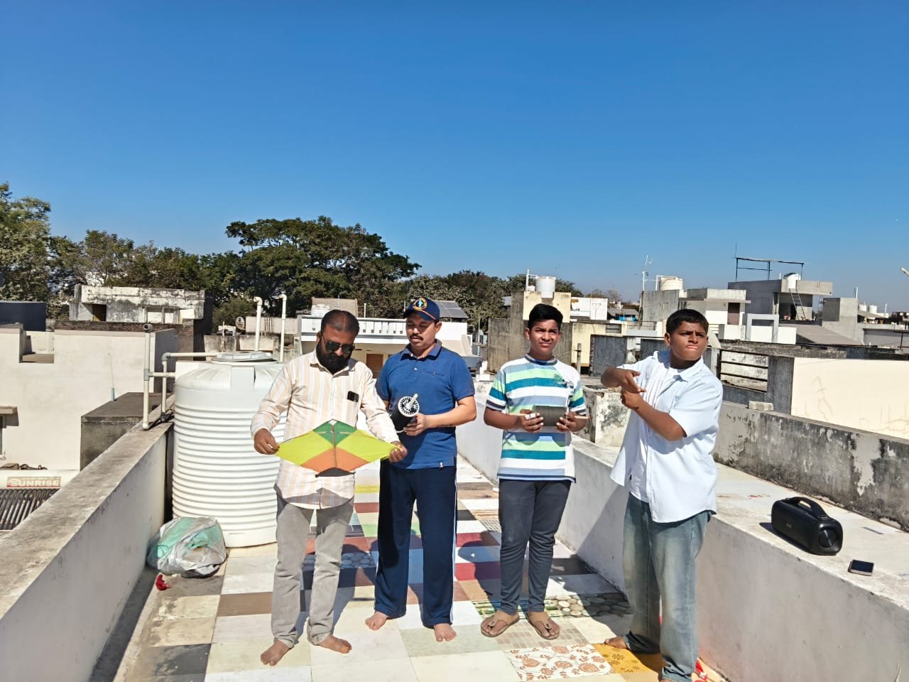 મકરસંક્રાંતિ ના પતંગની મોજ માણતા સલાયા ભાજપ પ્રમુખ લાલજી ભુવા