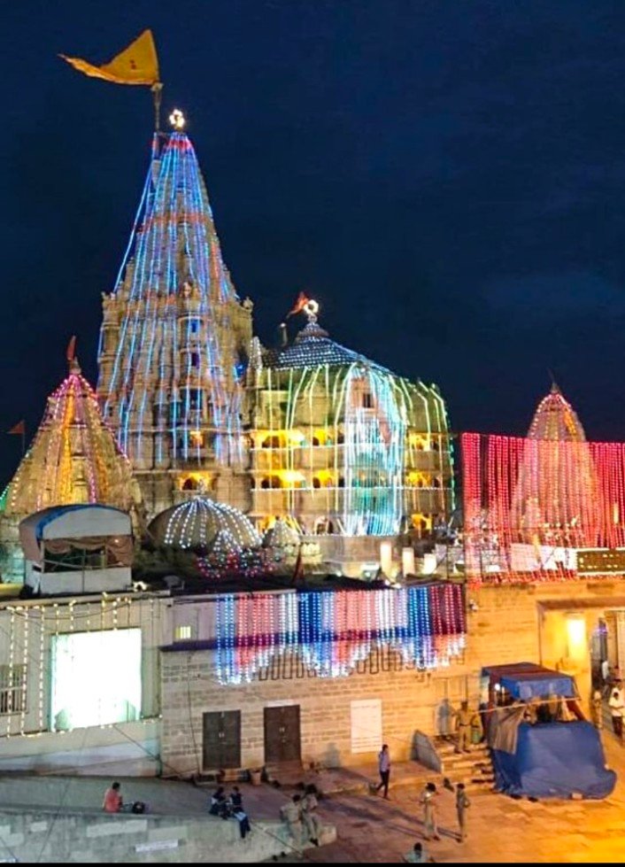 શિયાળામાં માનવતાનો સ્પર્શ: દ્વારકામાં નિરાધાર લોકોને ગરમ ધાબળા વિતરણ 